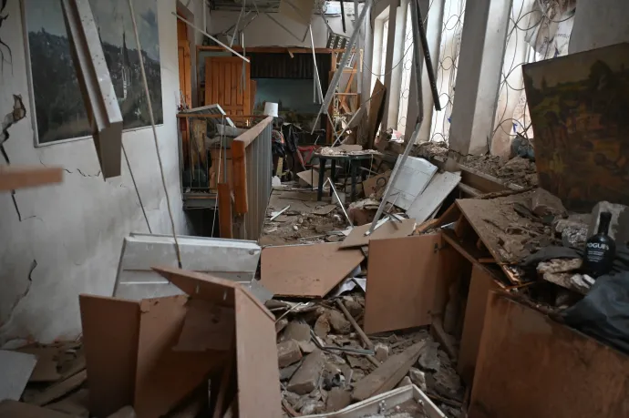 Egy harkiv megyei múzeum, egy orosz rakétatámadás után 2023. április 25-én – Fotó: Sergey Bobok / AFP