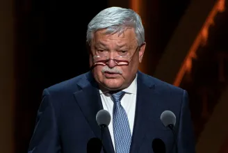 Csányi Sándor: Az állam intézkedései tavaly 138 milliárd forint terhet raktak ránk