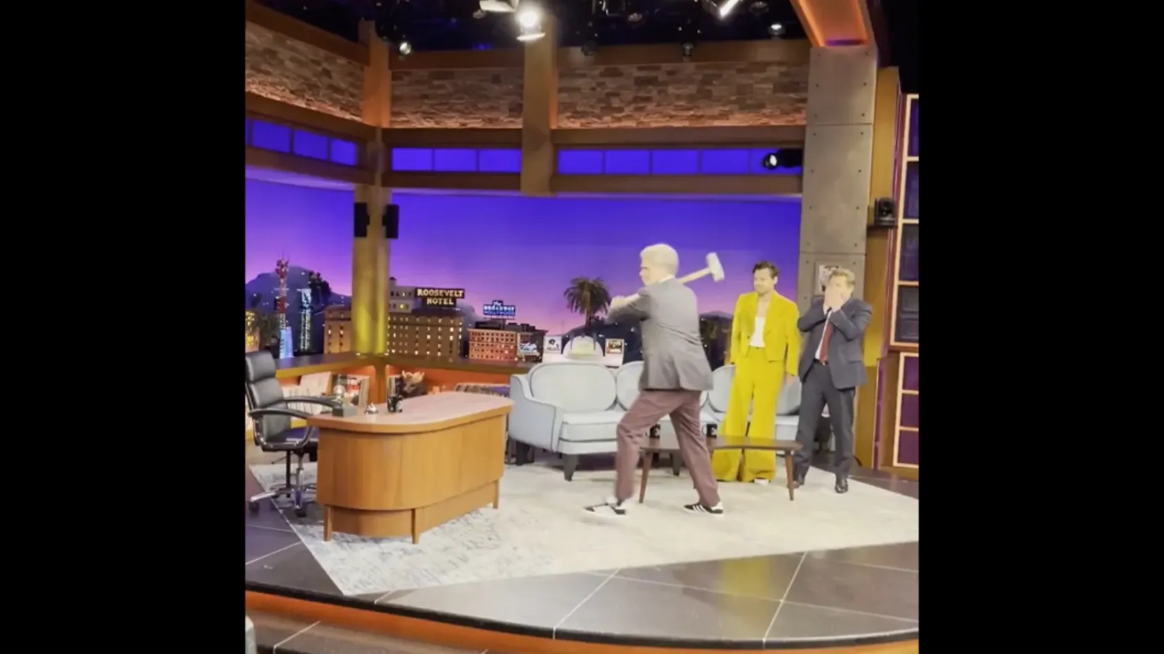 Will Ferrell szétverte James Corden asztalát, Harry Styles meg csak nézte