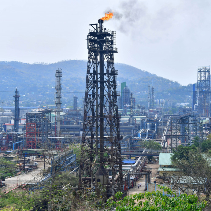 Sok ezer kilométeres kerülővel köt ki az orosz olaj európai kocsik tankjában