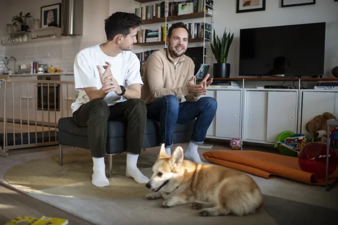 Pál Marci szerint Orbán gúnyt űz Ferenc pápából, amikor azt írja: a család az család