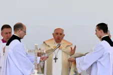 Ferenc pápa Budapesten: Nyissátok ki a kapukat, szavakkal, gesztusokkal, hétköznapi tettekkel