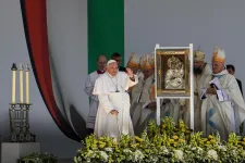 Ferenc pápa egy bölcsőkkel és nem sírokkal teli jövőre vágyik