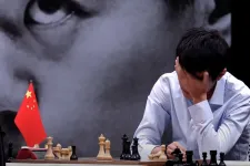 Kínai sakkozó írt történelmet a gazdátlan címért folyó sakkvilágbajnoki döntőben