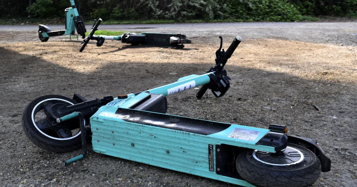 Bicikliúton dobta el az e-rollert egy ismeretlen, egy férfi áthajtott rajta és meghalt Németországban