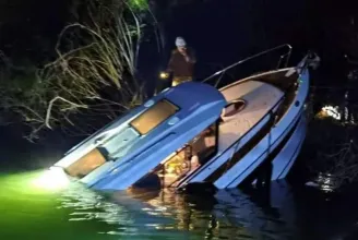 Csónakbaleset a Maroson: a csónakot vezető férfi ittasan és jogosítvány nélkül fuvarozta a 11 utast