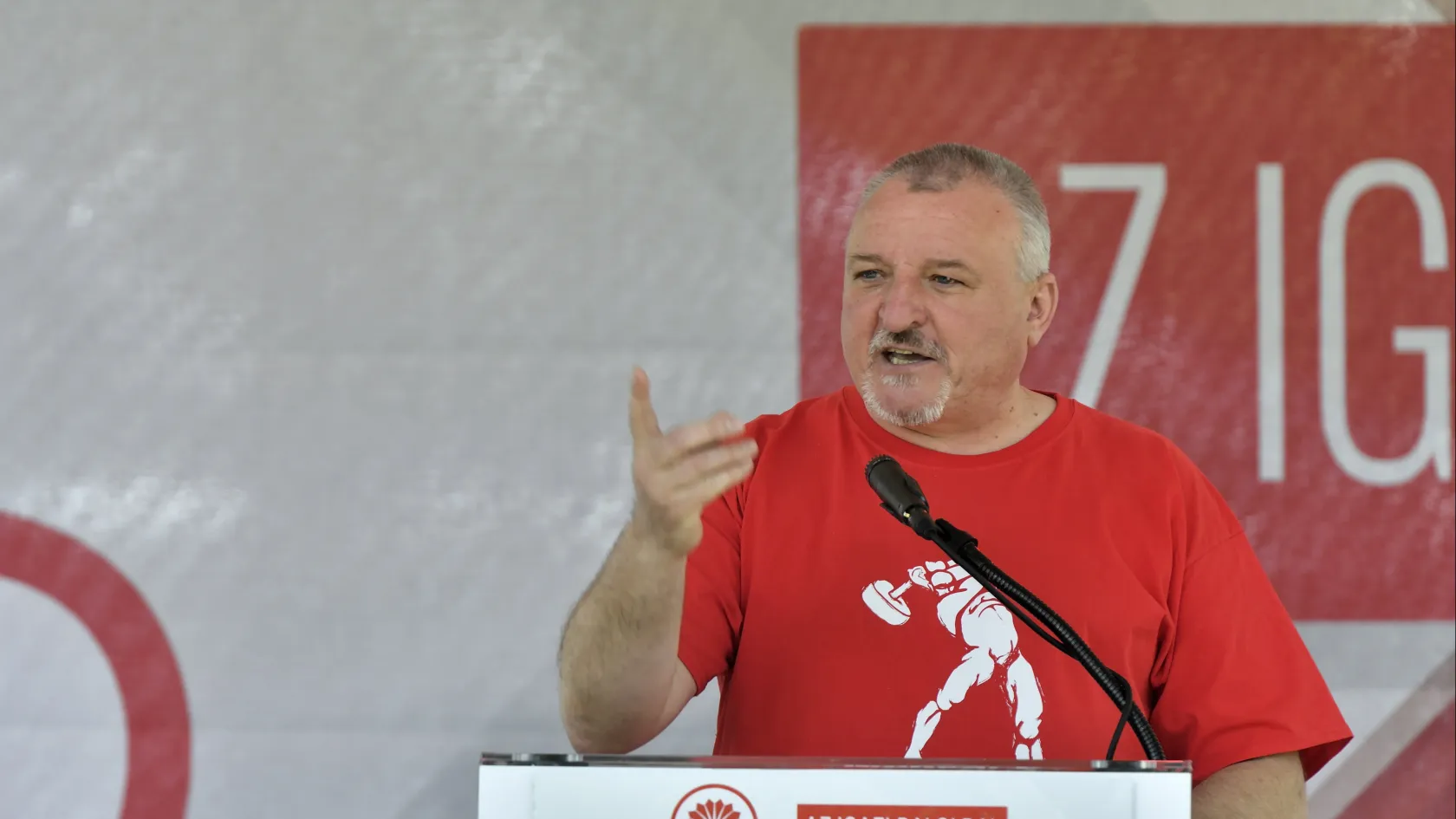 Öt pontos gazdasági mentőcsomagot hirdetett az MSZP május 1-jén