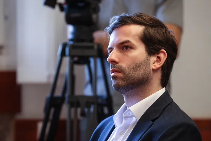 A rendőrtanúk vallomásainak ellentmondásairól szólt Fekete-Győrék füstgyertyás tárgyalása