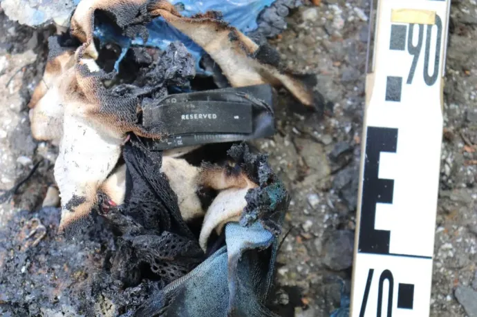 Gabriella úgy végzett nevelőanyjával a Bimbó úti lakásban, hogy a másik szobában ott volt a kétéves gyereke