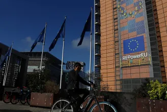 Veszélyben az EU-s források: eurómilliárdokat kockáztat a román kormány, mert késik az országos helyreállítási terv újratárgyalási kérelmének benyújtásával
