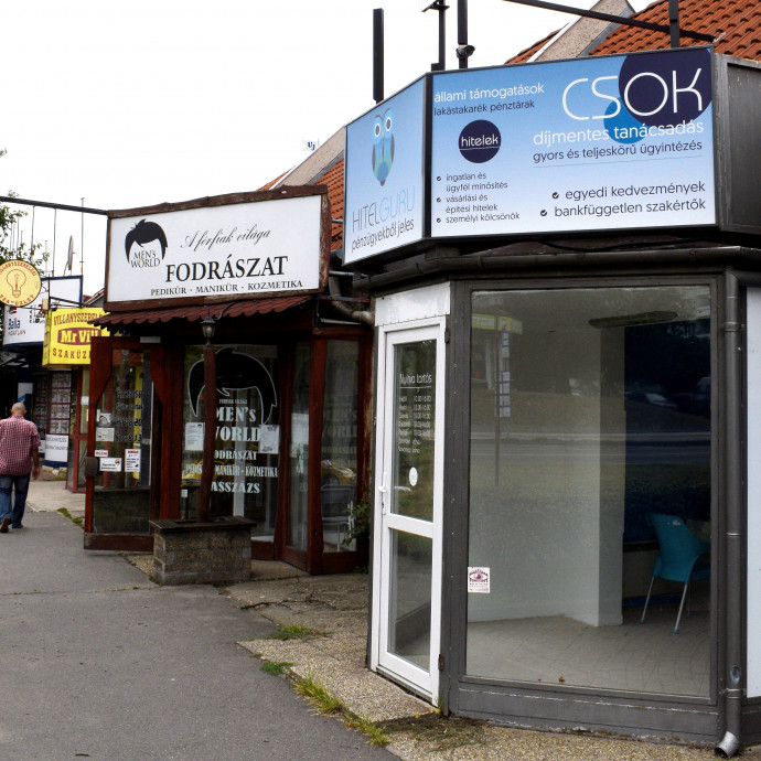 Orbán csak szavakban bontja, intézkedéseivel inkább csak átalakítja a magyar jóléti államot