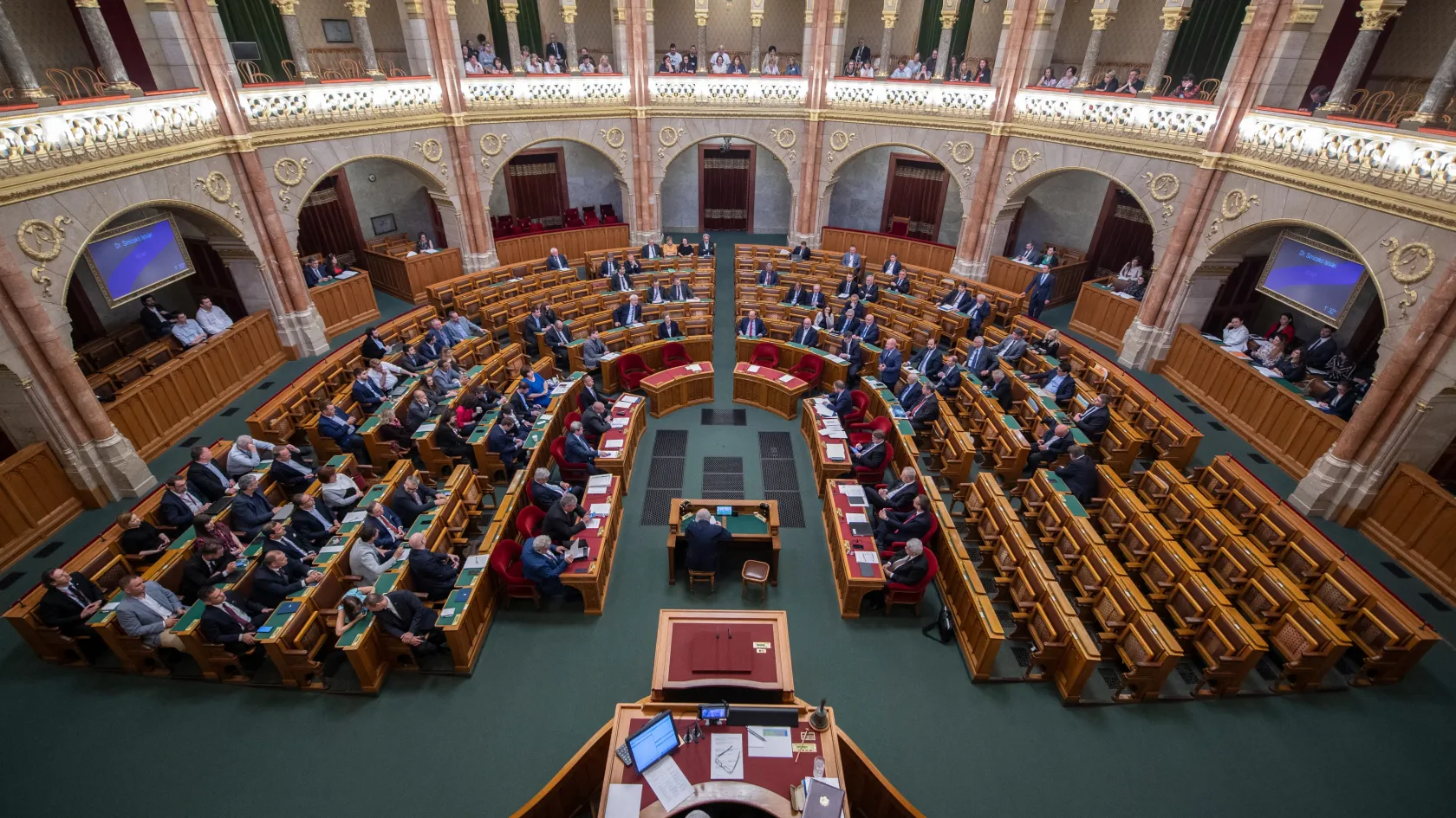 Megszavazták a módosítóba rejtett igazságügyi reformot, ami 13 milliárd eurót érhet