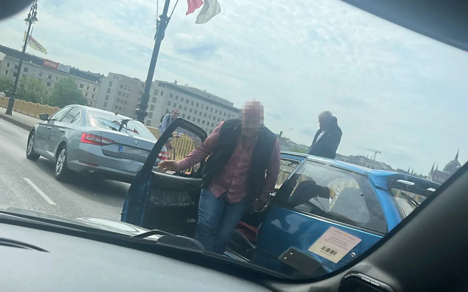 Hátulról mentek bele Gyurcsány Ferenc autójába a Margit hídon