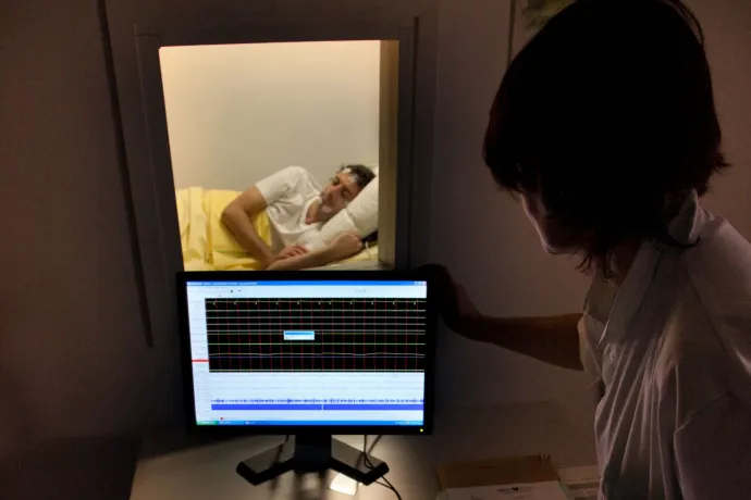 Lehet-e alvás közben tüsszenteni?