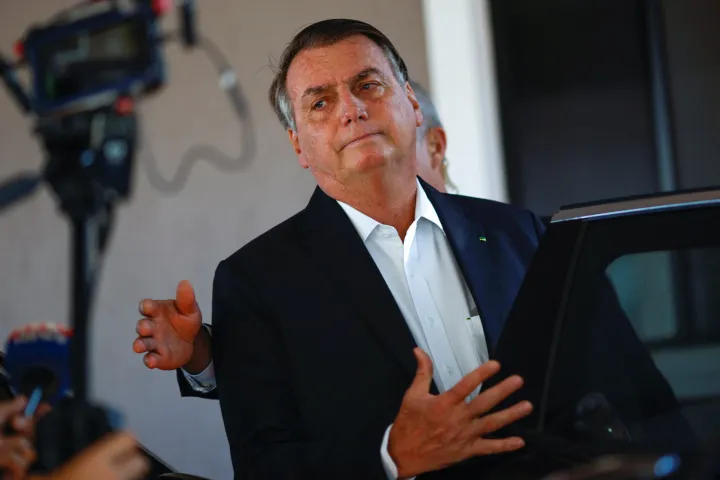 Jair Bolsonaro 2023. május 3-i sajtótájékoztatóján – Fotó: Adriano Machado / Reuters