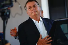 Házkutatást tartottak Bolsonaro otthonában, a mobilját is lefoglalták