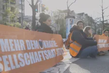 Arte: Az út közepén ülve bénítják meg Európát a bekeményítő radikális környezetvédők