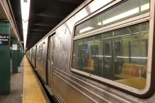 Ordítozott a New York-i metrón egy férfi, az egyik utas lefogta és addig szorította a nyakát, amíg megfulladt