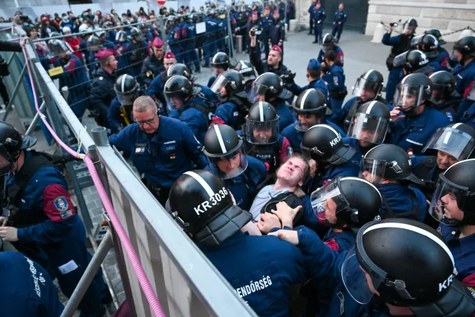 A rendőrség szerint jogszerűen használtak kényszerítőeszközt egy jogellenes tüntetésen