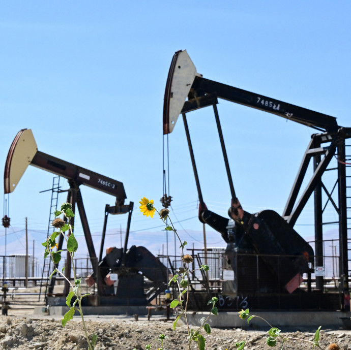 Már az oroszok is vizsgálják az olajárcsökkenés okait, mi várható a magyar kutakon?