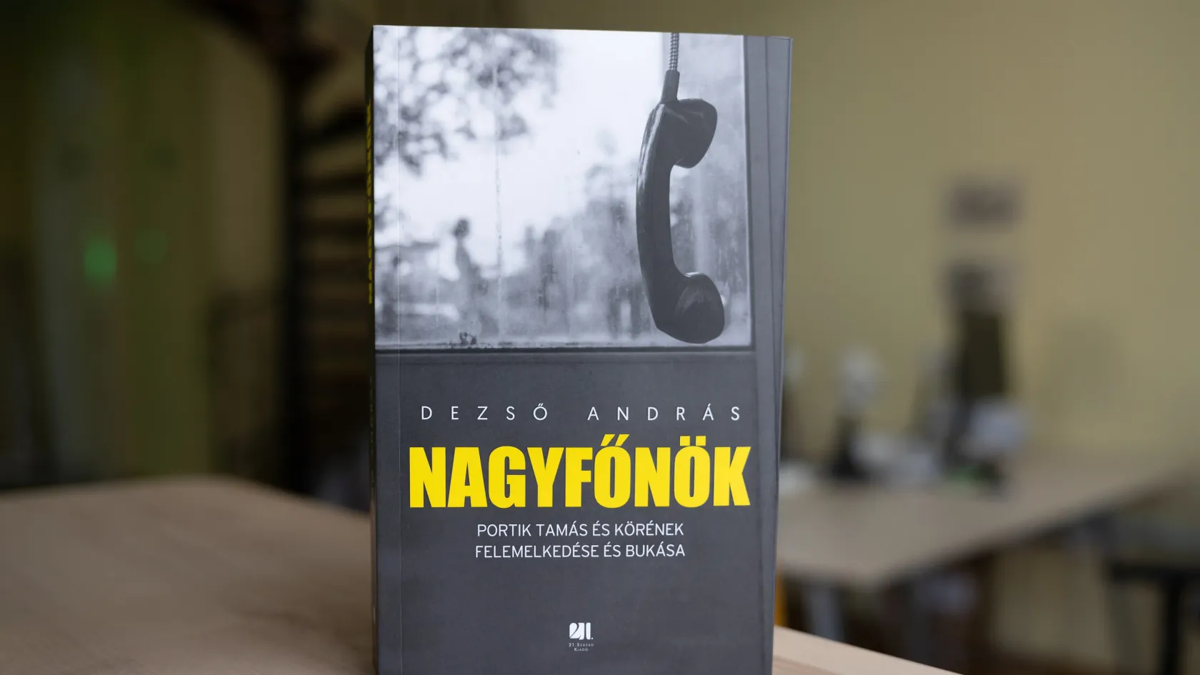 Hanyagul bepattant a kocsiba, és közölte, ő Tony Montana