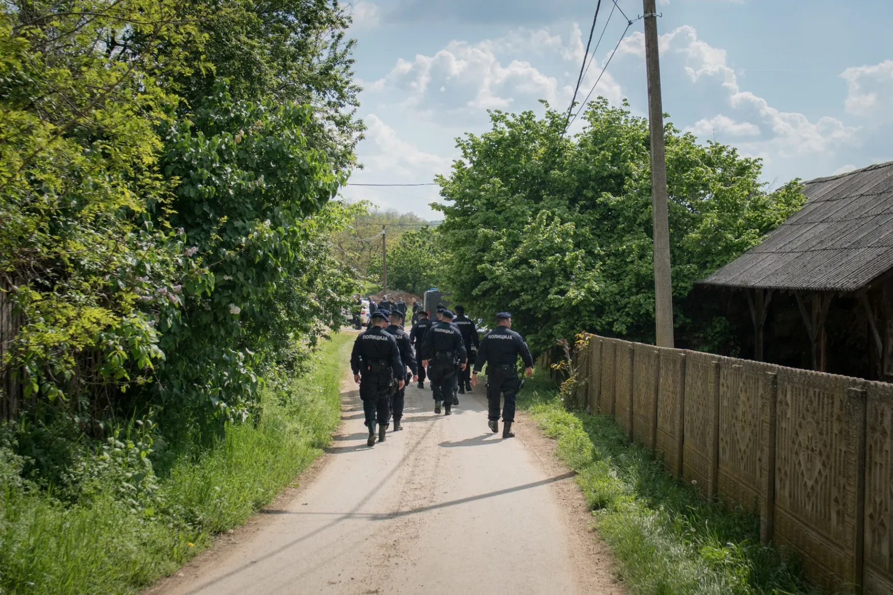 Éjfél előtt kezdődött a mészárlás Szerbiában, a gyilkos három faluban lőtt válogatás nélkül az emberekre