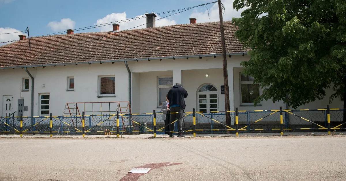 Éjfél előtt kezdődött a mészárlás Szerbiában, a gyilkos három faluban lőtt válogatás nélkül az emberekre