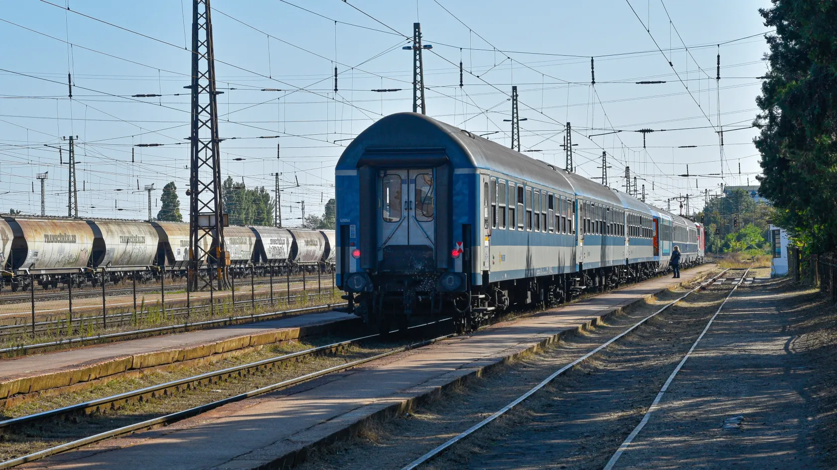 Felsővezeték-szakadás miatt Szeged felé pótlóbuszozni kell, másfél órával hosszabb az út