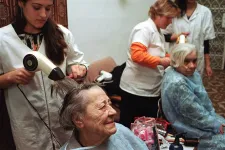 80 millió euróból fejlesztenék a kezdetleges romániai otthoni idősápolást