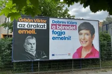 Orbán emeli az árakat, hirdeti óriásplakátokon a DK