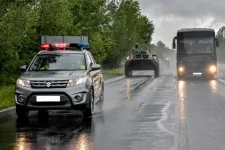 Páncélozott katonai menetoszlop halad át hétfőn az Alföldön