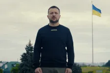 Zelenszkij az európai győzelem napján: Együtt legyőztük a gonoszt, és most egy hasonló gonosszal nézünk szembe