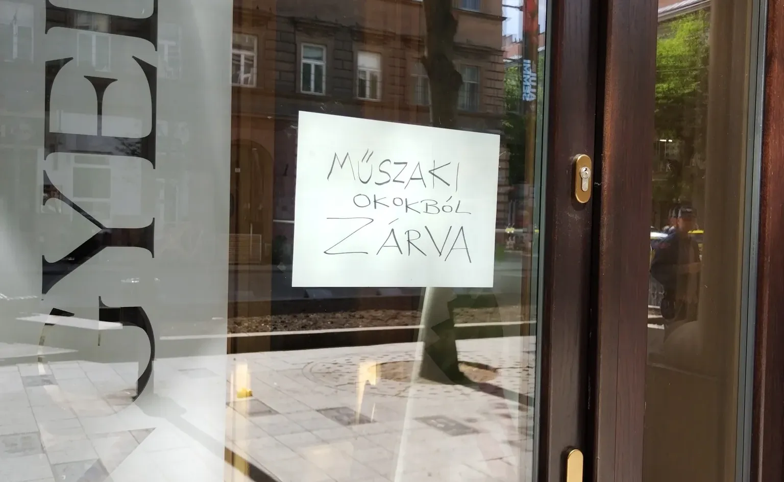 Nem boldogul az Elművel a Lengyel Intézet, kikapcsolták náluk az áramot