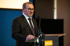 Egész évben megtartja a kormány a rezsitámogatást