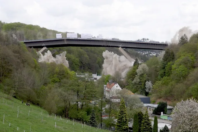 Volt, nincs – pillanatok alatt eltűnt egy lebontásra ítélt völgyhíd Németországban