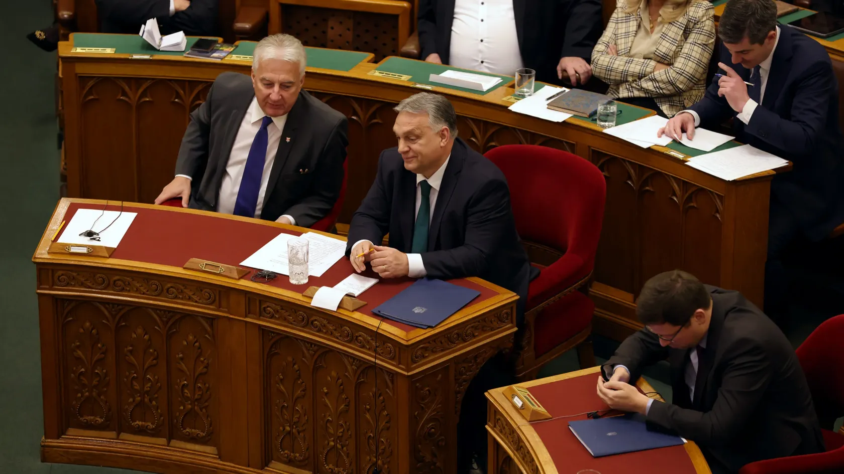 Orbán Viktort a diáktüntetésekről is kérdezik a parlamentben