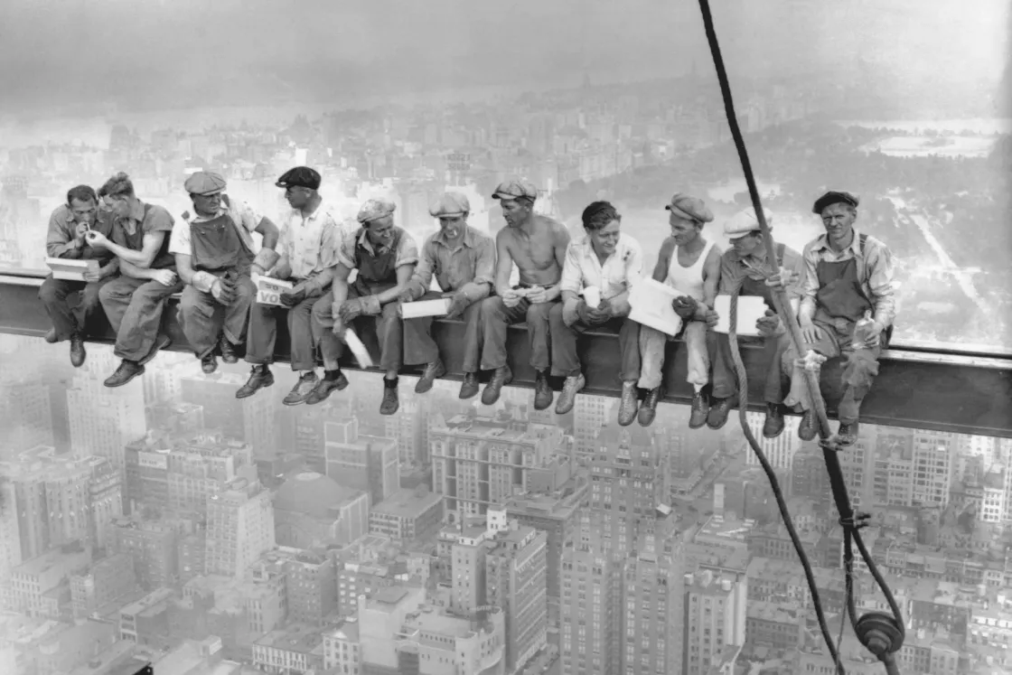 A híres fotó a felhőkarcolón dolgozó munkások ebédjéről tényleg túl szép ahhoz, hogy igaz legyen