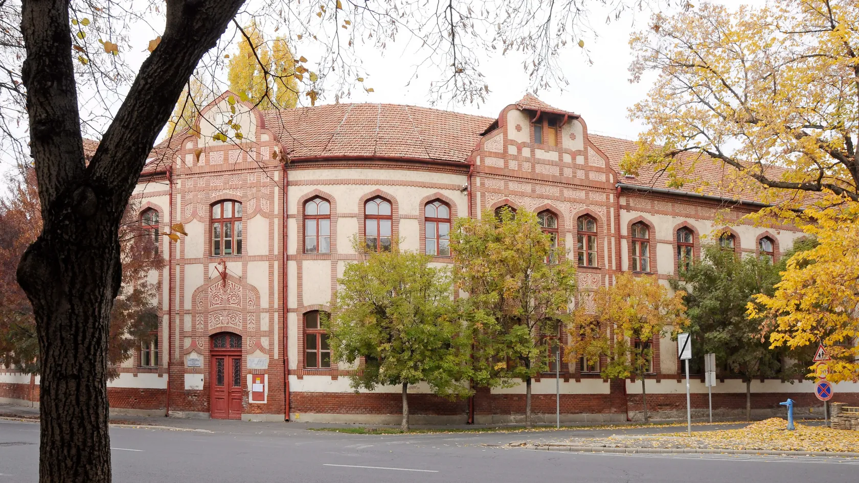 Rendőrségi nyomozás egy gyulai iskolaépület meghiúsult eladása ügyében