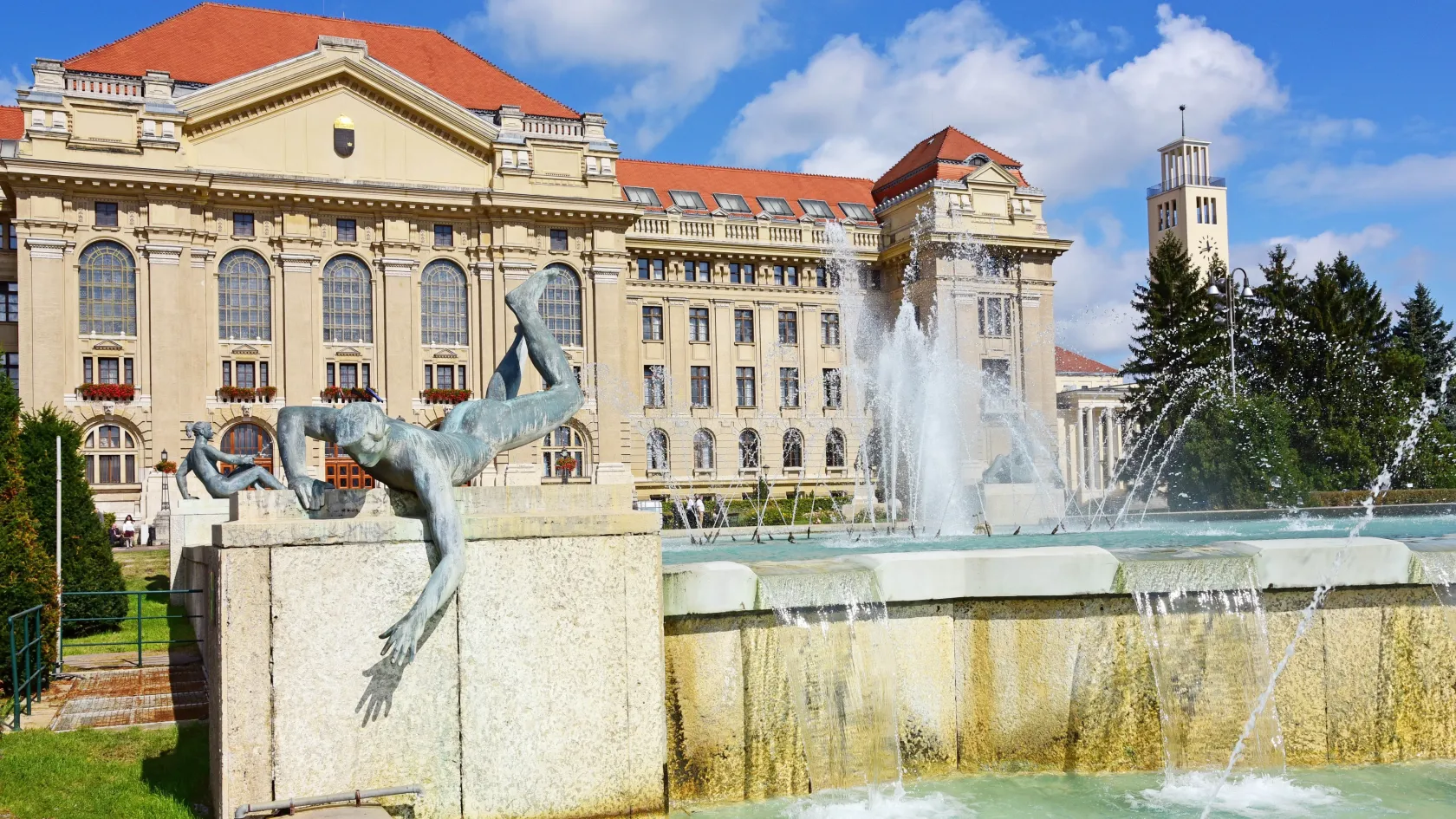 Bíróságon panaszolta be az Európai Bizottságot hat magyar alapítványi egyetem az Erasmus-ügy miatt