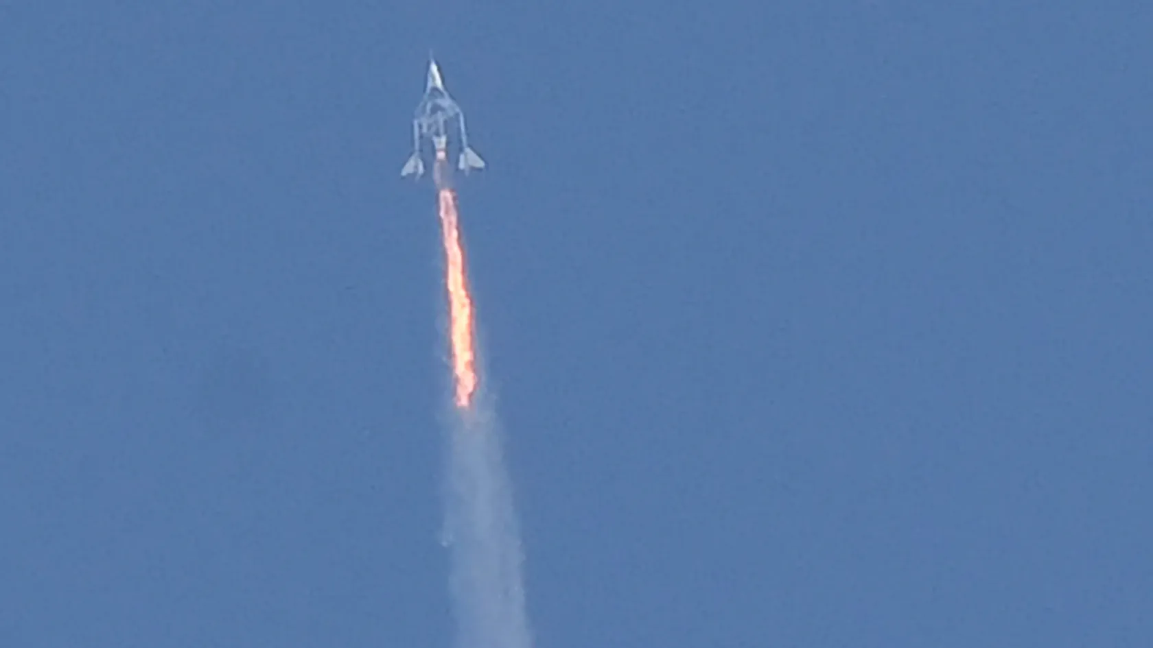 Júniusban szállnak fel a Virgin Galactic első űrturistái fejenként 450 ezer dollárért
