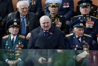 Mentővel szállíthatták el Alekszandr Lukasenkot a Győzelem Napján tartott ünnepség után