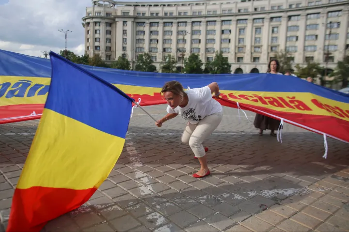Szaporodnak a nackópártok Romániában: az AUR nyomában lohol a LEU, LUP, ROEXIT és Qanon Hazafiak Pártja is