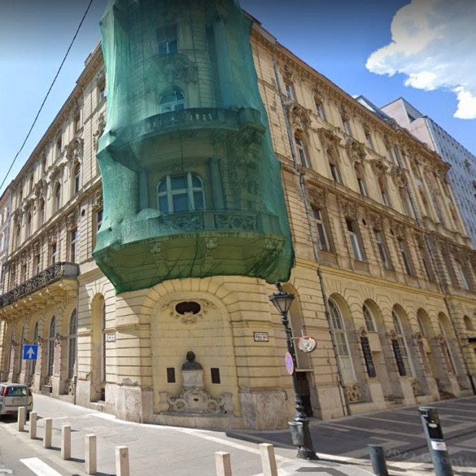 Indul a milliárdos licit egy belvárosi palotára, Habony körének irodaháza mellett