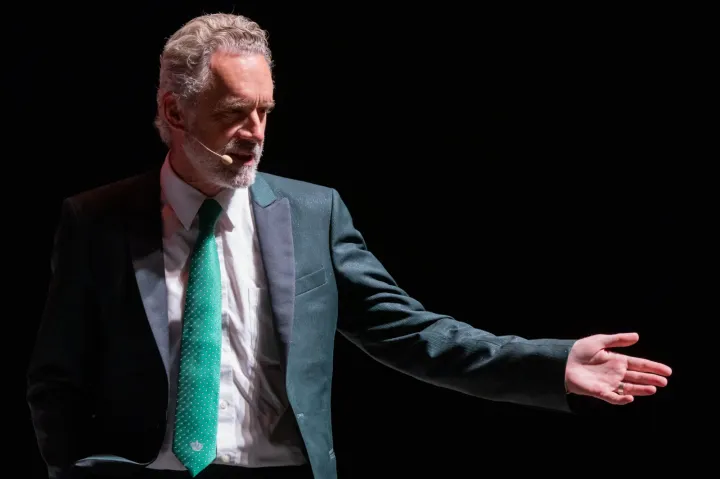 Jordan Peterson, a bácsi, aki a kocsmapultnál magyaráz összevissza a Bibliáról