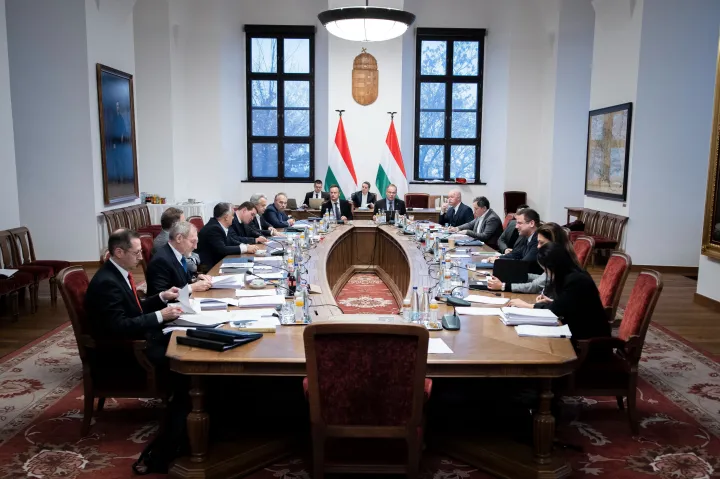 Már idén is 96 nem nyilvános határozatot hozott az Orbán-kormány