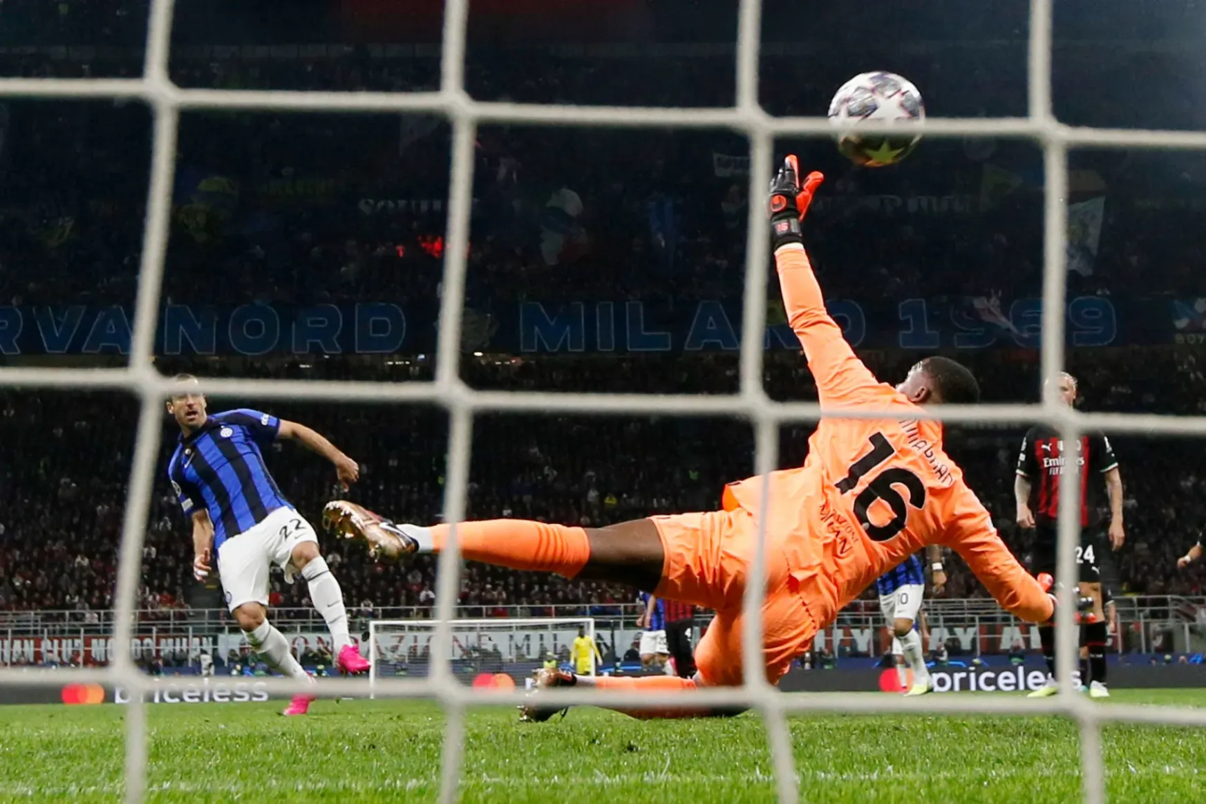 Óriásit lépett az Inter a BL-döntő felé, mivel gyorsan elintézte a Milant
