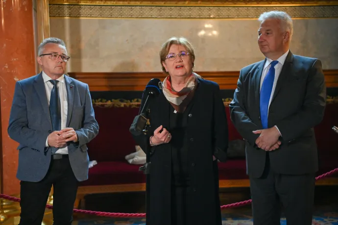 Szili Katalin elvileg lemondott a miniszterelnöki megbízotti posztjáról, de gyakorlatilag az maradt