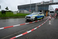 Péntekre is szünetet rendelt el a Mercedes a német gyárban, ahol lelőttek két embert