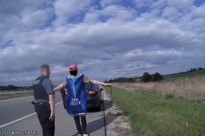 Sörnek öltözött sofőrt kapcsoltak le ittas vezetésért Kansasban