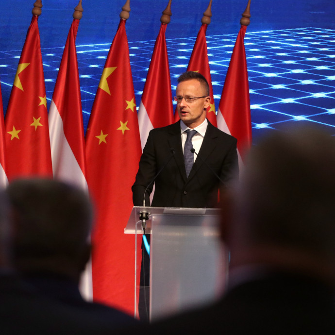 Miközben Európa épp elfordul tőle, Magyarországra ömlik a kínai tőke